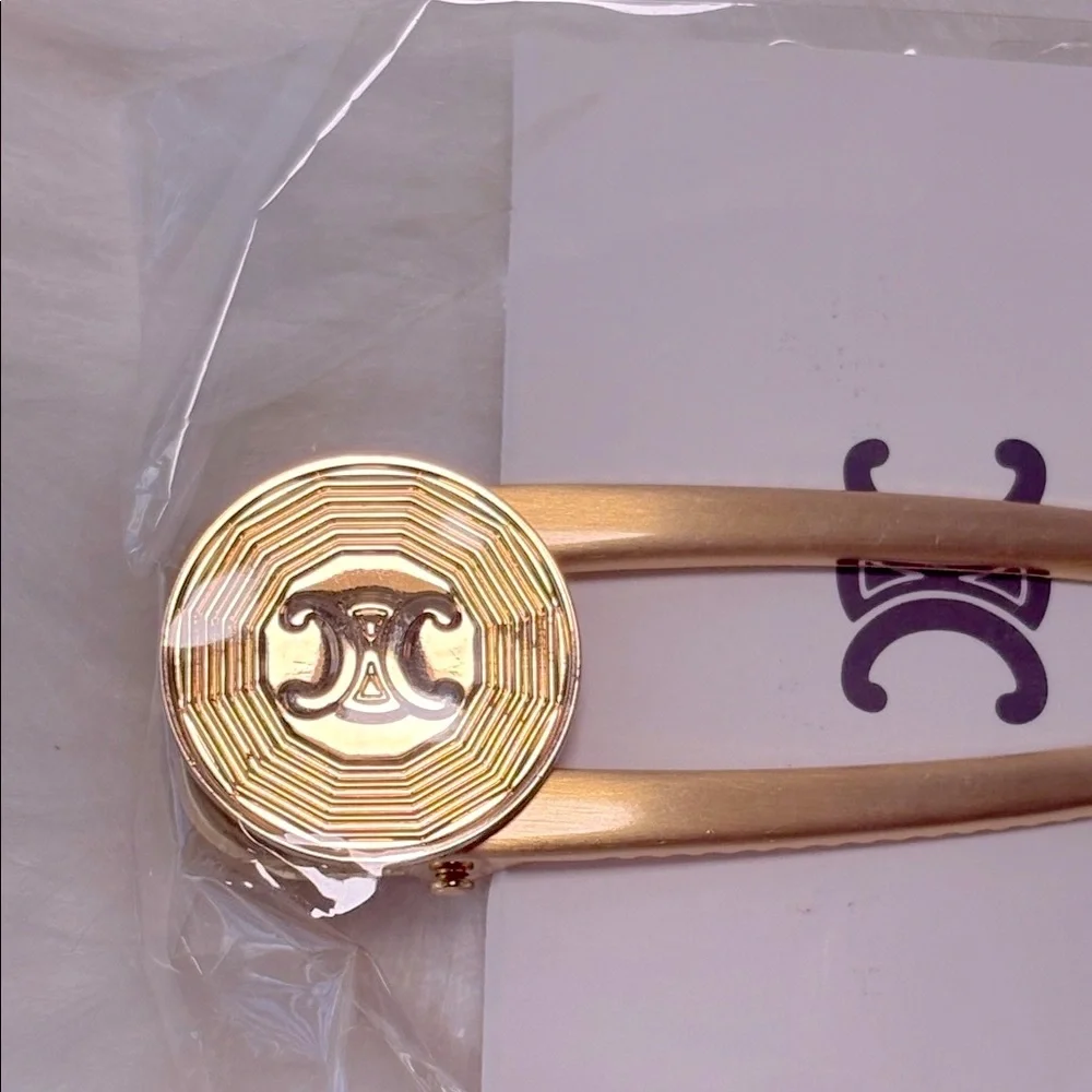 Celine Beauté Gold‎ Hair Clip
